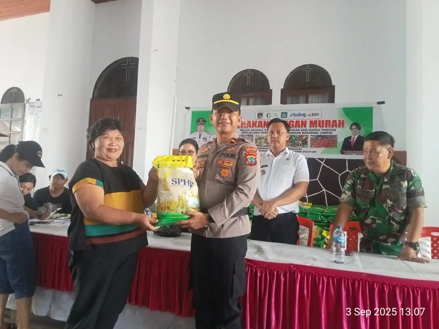 Gerakan Pangan Murah Digelar di Desa Toraget, Beras Bulog Habis Terjual